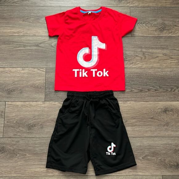 Tik Tok Kid’s 2 Piece Set Red T Shirt & Black Shorts With Pockets Size 8/10‎ - Picture 1 of 10
